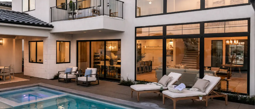 Sliding Windows vs. Gliding Windows: Is There Really a Difference?